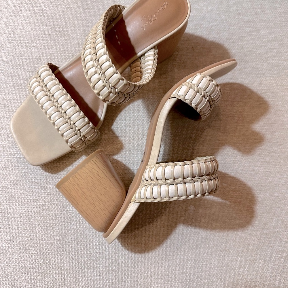Universal Thread Women’s sandals